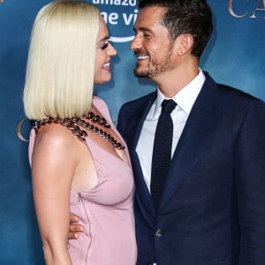 Katy Perry et son fiancé Orlando Bloom à la première de la série télévisée Amazon Prime Video "Carnival Row" au TCL Chinese Theatre dans le quartier de Hollywood, à Los Angeles, Californie, Etats-Unis, le 21 août 2019.