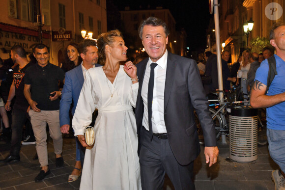 Christian Estrosi, élu avec 59,31 % des voix, fait une déclaration devant l'hôtel de ville de Nice entouré par sa femme Laura et leur fille Bianca le soir des résultats du second tour des élections municipales le 28 juin 2020. © Bruno Bebert / Bestimage