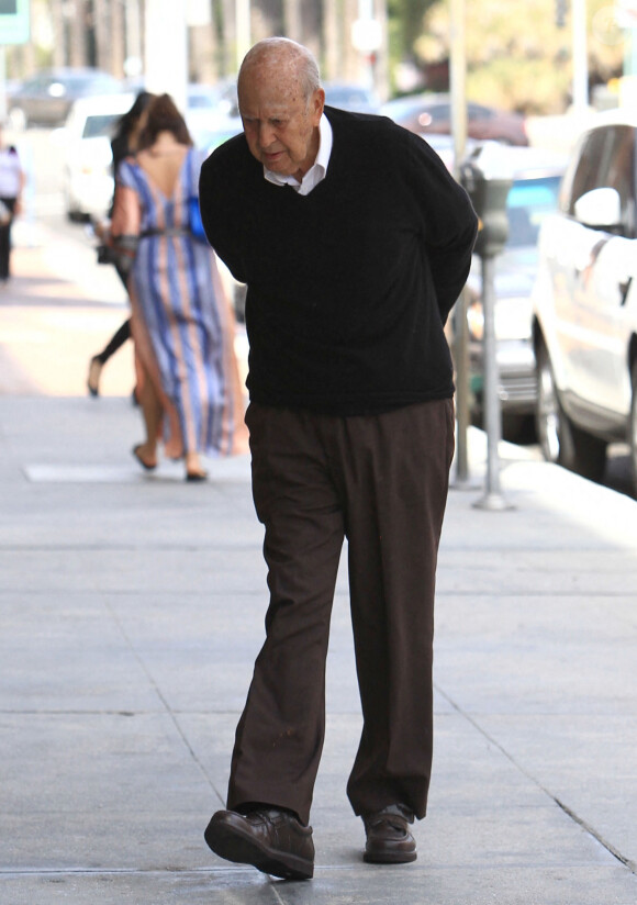 Exclusif - Carl Reiner se rend chez son médecin à Beverly Hills le 7 octobre 2016.