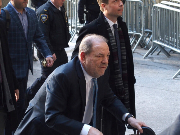 Harvey Weinstein arrive au tribunal correctionnel de Manhattan à New York, le 24 février 2020. © Bruce Cotler/Globe Photos via ZUMA Wire / Bestimage