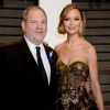 Harvey Weinstein (avec Georgina Chapman, son épouse à l'époque) à la soirée Vanity Fair en marge de la cérémonie des Oscar 2017 à Los Angeles le 26 février 2017.