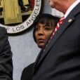 La procureure Jackie Lacey (au centre) en novembre 2011 lors d'une conférence de presse à Los Angeles après la condamnation du Dr. Conrad Murray suite à la mort de Michael Jackson. En 2020, Jackie Lacey mène le dossier contre Harvey Weinstein en Californie.