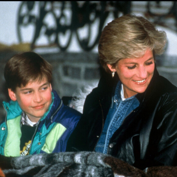 Diana et ses fils William et Harry en vacances à Lech en 1993.