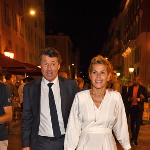 Christian Estrosi, élu avec 59,31 % des voix, fait une déclaration devant l'hôtel de ville de Nice entouré par sa femme Laura et leur fille Bianca le soir des résultats du second tour des élections municipales le 28 juin 2020. © Bruno Bebert / Bestimage