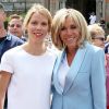 La première dame Brigitte Macron (Trogneux) et sa fille Tiphaine Auzière vont voter à la mairie du Touquet pour le second tour des législatives, au Touquet le 18 juin 2017. © Sébastien Valiela-Dominique Jacovides/Bestimage