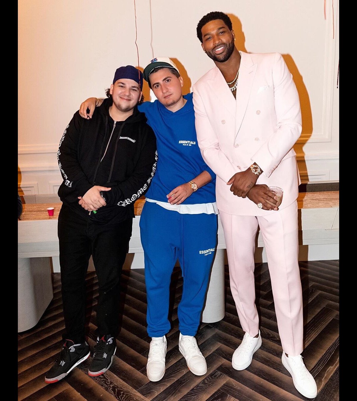 Photo Rob Kardashian, très aminci, pose avec son ami Savas Oguz et