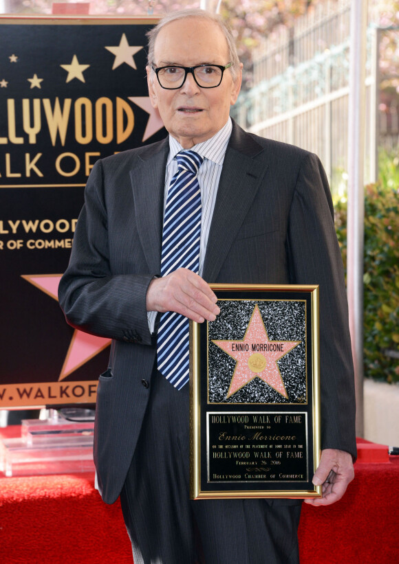 Ennio Morricone reçoit son étoile sur le "Walk of Fame" à Hollywood le 26 février 2016.