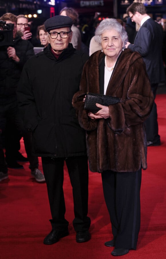 Ennio Morricone et sa femme Maria Travia - Première du film "Les Huit Salopards" à Londres. Le 10 décembre 2015.