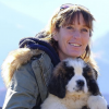 Carole, 48 ans, est éleveuse de chiens saint-bernard en région PACA et a 6 enfants. Emission "L'amour est dans le pré 2017" sur M6.