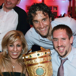 Franck Ribéry, sa femme Wahiba et Luca Toni lors d'une fête à Berlin le 20 avril 2008. Photo by Alexander Hassenstein/DPA/ABACAPRESS.COM