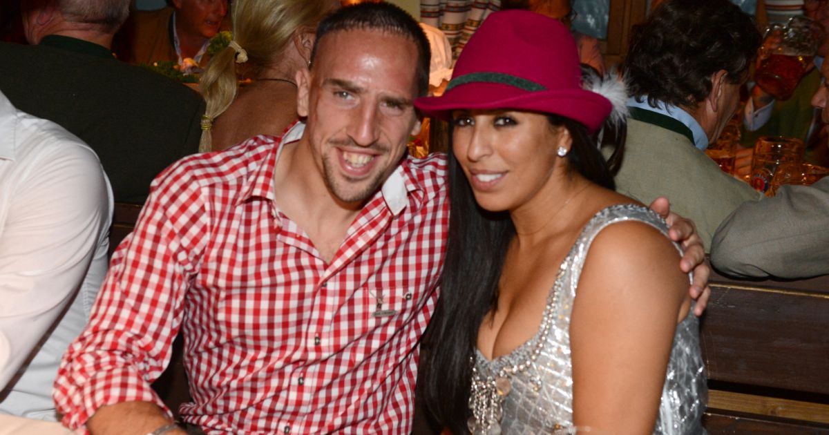 Franck Ribéry et sa femme Wahiba lors de l'Oktoberfest, à ...