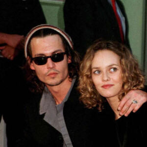 Johnny Depp et Vanessa Paradis sur le Walk of Fame, à Los Angeles, en 1999.