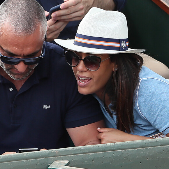 Amel Bent et son mari Patrick Antonelli dans les tribunes des internationaux de tennis de Roland Garros à Paris, France, le 3 juin 2018. © Dominique Jacovides - Cyril Moreau/Bestimage