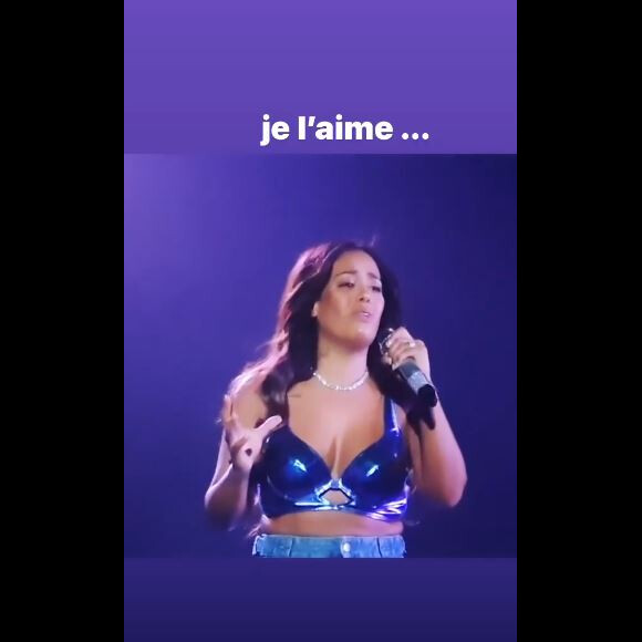 Amel Bent clame son amour à son mari Patrick Antonelli mercredi 8 juillet 2020. Il est jugé pour "corruption", "modification frauduleuse d'un système de données" ou "obtention frauduleuse de document administratif" par le tribunal correctionnel de Nanterre.