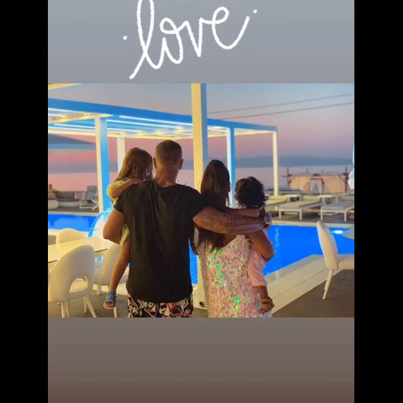 Amel Bent publie des photos de ses vacances en famille sur sa page Instagram le 12 août 2019.