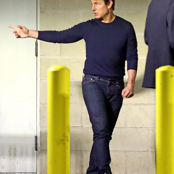 Exclusif - Tom Cruise à la sortie d'une projection secrète au cinéma AMC à Paramus en compagnie de producteurs de film américains le 29 octobre 2019.