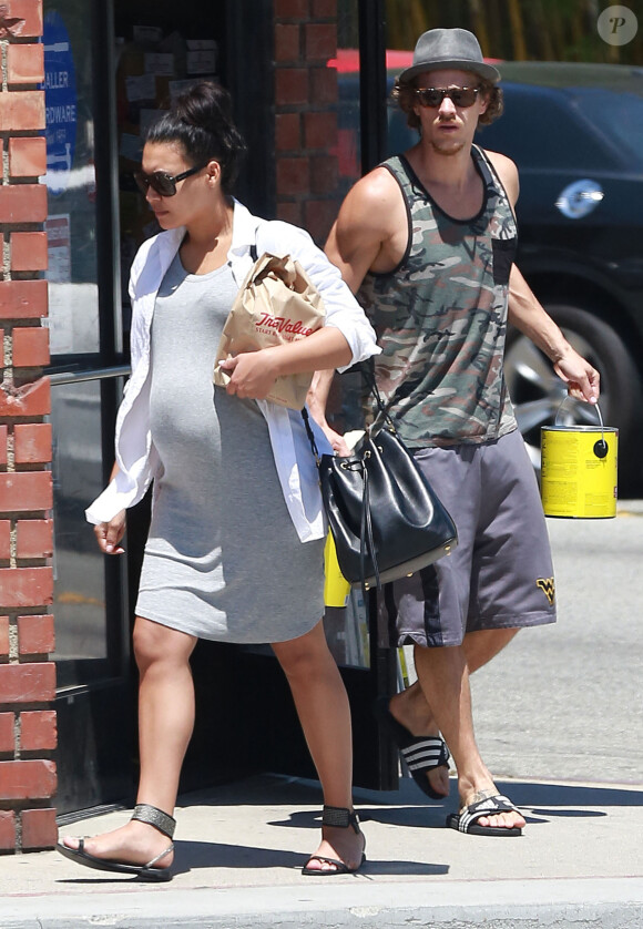 Exclusif - Naya Rivera, enceinte et son mari Ryan Dorsey sont allés faire des courses dans une quincaillerie à Los Angeles le 20 juin 2015