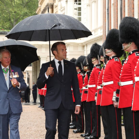 Le prince Charles, prince de Galles, et Camilla Parker Bowles, duchesse de Cornouailles accueillent le président de la République française Emmanuel Macron dans la maison royale Clarence House, pour la commémoration du 80ème anniversaire de l'appel du 18 juin du général de Gaulle à Londres, Royaume Uni, le 18 juin 2010.