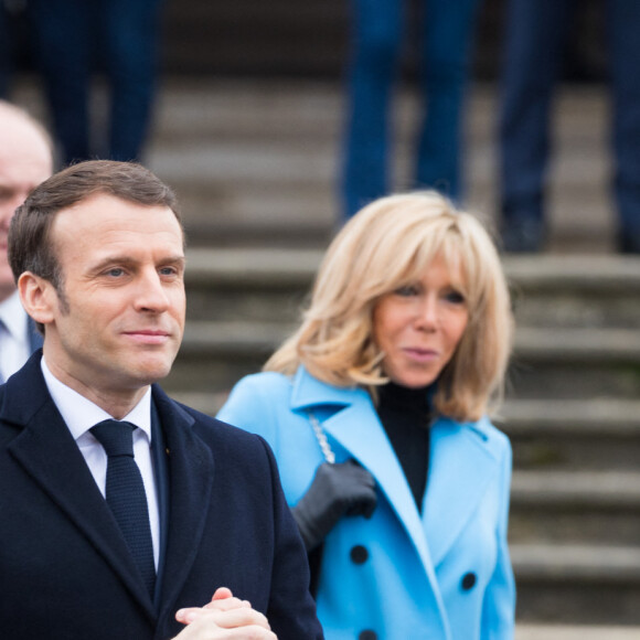 Le président de la république Emmanuel Macron et la Première Dame Brigitte Macron à la sortie de la mairie du Touquet après avoir voté pour le premier tour des élections municipales le 15 mars 2020. © Tiziano Da Silva / Bestimage