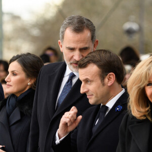 Le premier ministre Edouard Philippe, La reine Letizia d'Espagne, le roi Felipe VI, le président Emmanuel Macron, la première dame Brigitte Macron lors de la cérémonie à l'occasion de la première journée nationale d'hommage aux victimes du terrorisme sur l'Esplanade du Trocadero à Paris le 11 mars 2020. © Jacques Witt / Pool / Bestimage