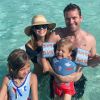 Armie Hammer et Elizabeth Chambers avec leurs enfants Harper et Ford, photo Instagram pour la fête des Pères en juin 2020. L'acteur américain et la présentatrice télé britannique ont annoncé en juillet 2020 leur séparation, après dix ans de mariage.