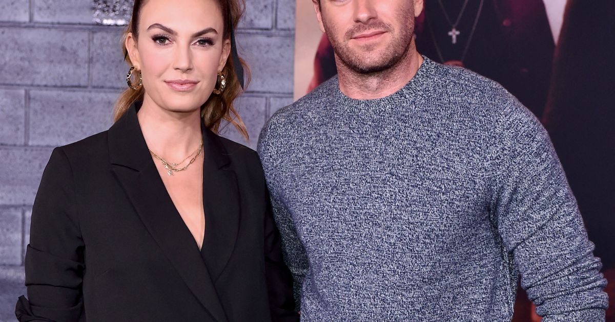 Armie Hammer et Elizabeth Chambers lors de l'avantpremière du film Bad(02)
