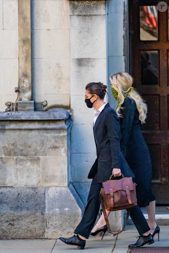Amber Heard et sa compagne Bianca Butti arrivent, main dans la main, à la Cour royale de justice à Londres, pour le procès en diffamation contre le magazine The Sun Newspaper. Le 10 juillet 2020