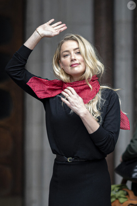 Amber Heard à son arrivée à la cour royale de justice à Londres, dans le cadre d'un procès en diffamation contre le journal The Sun Newspaper. Le 8 juillet 2020