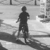 Gad Elmaleh publie une photo de son fils Raphaël faisant du vélo devant le palais princier de Monaco le 22 septembre 2018.