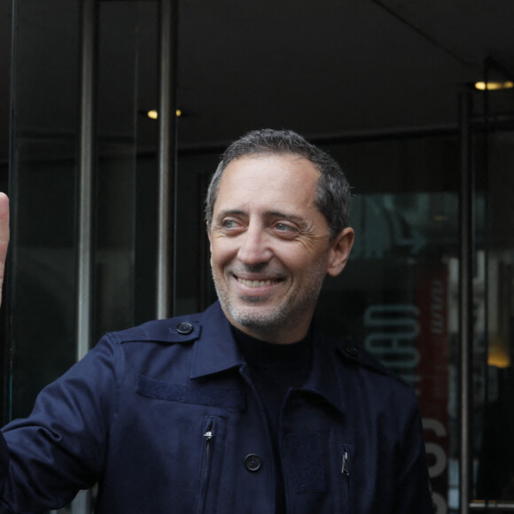 Gad Elmaleh se rend au défilé Giambattista Valli au musée des Arts décoratifs à Paris le 2 mars 2020. © Veeren Ramsamy-Christophe Clovis/Bestimage