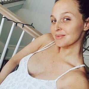 Camilla Luddington (Jo Wilson/Karev, dans la série Grey's Anatomy), enceinte de son deuxième enfant et la mine fatiguée, photo Instagram du 10 avril 2020.