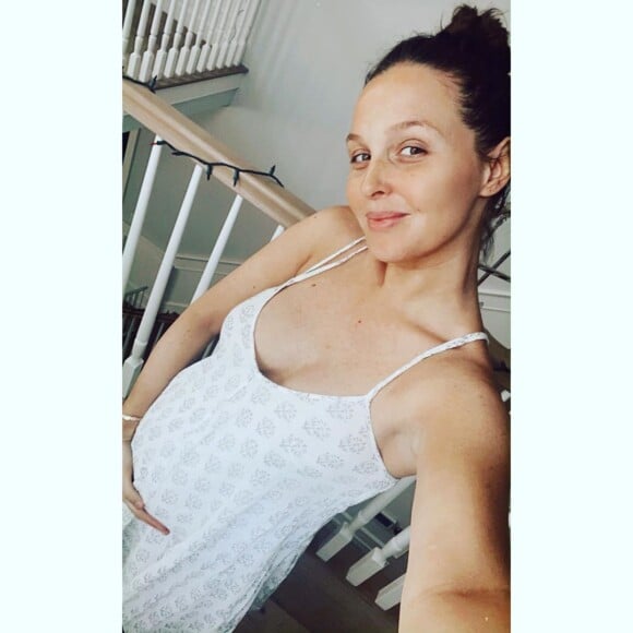 Camilla Luddington (Jo Wilson/Karev, dans la série Grey's Anatomy), enceinte de son deuxième enfant et la mine fatiguée, photo Instagram du 10 avril 2020.