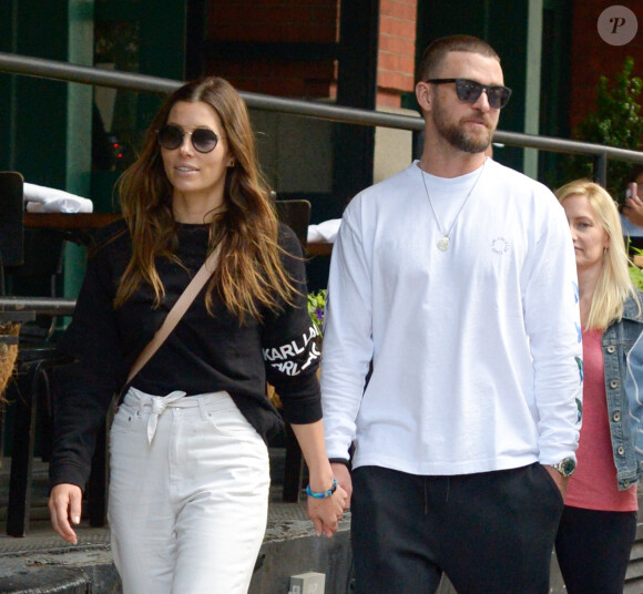 Exclusif - Jessica Biel et son mari Justin Timberlake sont allés diner avec des amis au restaurant Yves dans le quartier de Tribeca à Los Angeles, le 25 août 2019.