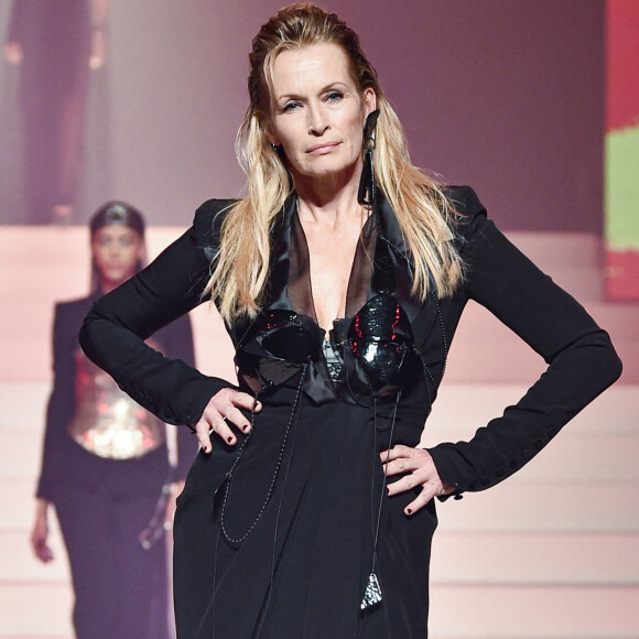 Estelle Lefébure - Défilé de mode Haute-Couture printemps-été 2020 "Jean Paul Gaultier" à Paris. Le 22 janvier 2020