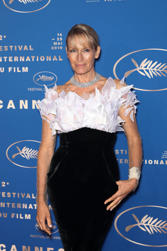 Estelle Lefébure (robe Yanina Couture) - Photocall du dîner d'ouverture du 72ème Festival International du Film de Cannes, le 14 mai 2019. © Jacovides-Borde-Moreau/Bestimage