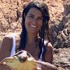 Karine Ferri au naturel, avec une tortue, dans le sud de la France, le 6 juillet 2020