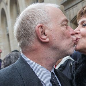 Exclusif - Catherine Laborde a épousé son compagnon de longue date Thomas Stern, publicitaire, samedi 9 novembre 2013 à la mairie du 2e arrondissement de Paris.