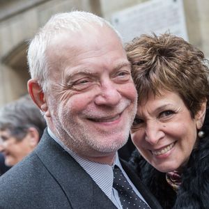 L'ancienne présentatrice météo de TF1 nous a quittés à 73 ans le 28 janvier 2025.

Exclusif - Catherine Laborde a épousé son compagnon de longue date Thomas Stern, publicitaire, samedi 9 novembre 2013 à la mairie du 2e arrondissement de Paris.
