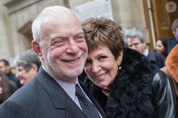 L'ancienne présentatrice météo de TF1 nous a quittés à 73 ans le 28 janvier 2025.

Exclusif - Catherine Laborde a épousé son compagnon de longue date Thomas Stern, publicitaire, samedi 9 novembre 2013 à la mairie du 2e arrondissement de Paris.