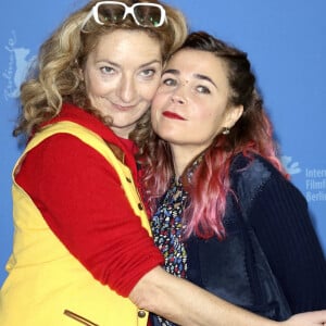 Corinne Masiero et Blanche Gardin au photocall du film "Effacez l'historique" lors de la 70e édition du festival international du film de Berlin (La Berlinale 2020), le 29 février 2020.