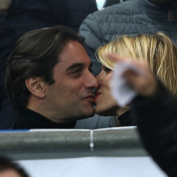 Sylvie Tellier et son compagnon Laurent - People au match de football France - Russie au Stade de France à Saint-Denis le 29 mars 2016. © Cyril Moreau/Bestimage