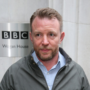 Guy Ritchie sort des studios de BBC Radio Two à Londres, le 11 mai 2017.