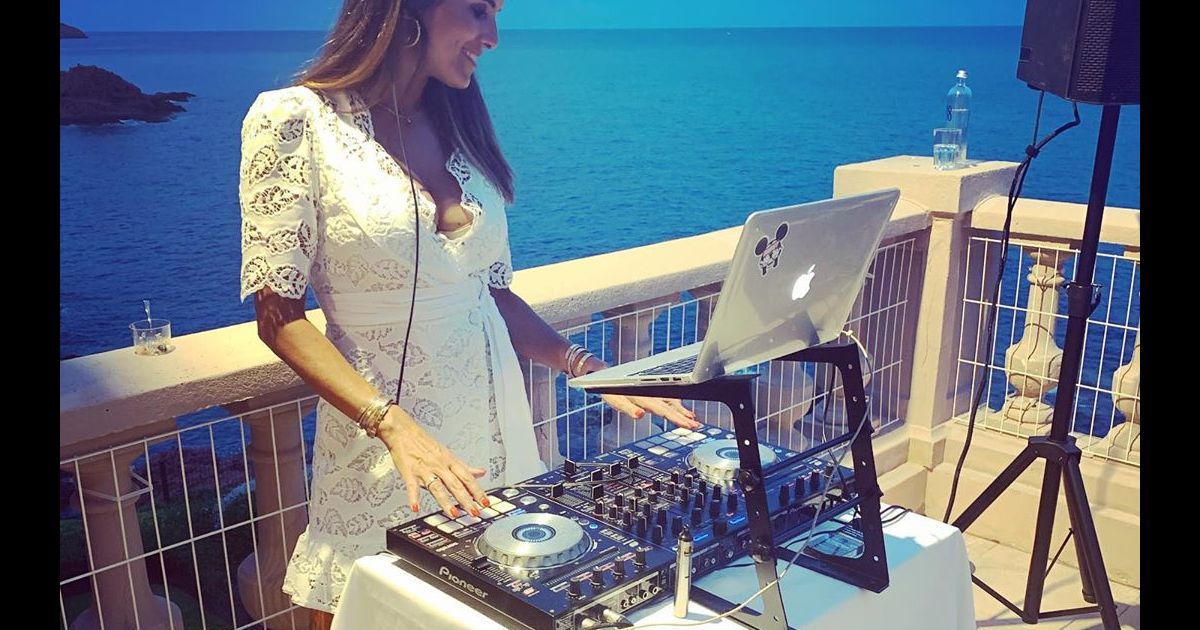 Karine Ferri divine aux platines, photo Instagram, le 10 ...