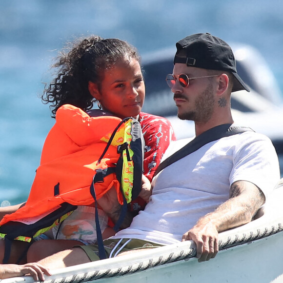 Matt Pokora et sa compagne Christina Milian et leur fils Isaiah sont allés déjeuner avec des amis au restaurant de plage Le Layet au Lavandou le 20 juillet 2020.