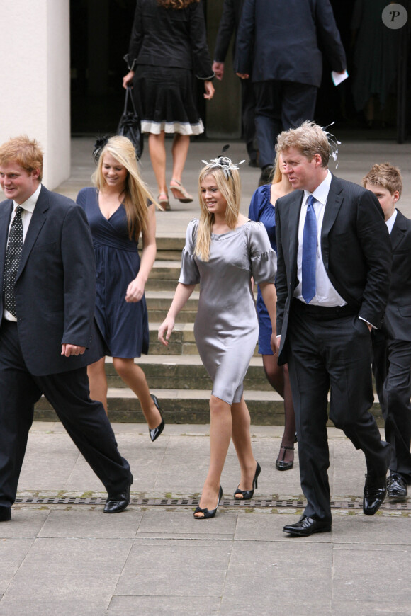 Charles Spencer, ses filles Eliza et Amelia, lors du service religieux donné en la mémoire de Diana à Londres, en 2007, aux 10 ans de sa mort.