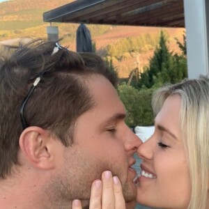 Lady Amelia Spencer et Greg Mallett annoncent leurs fiançailles sur Instagram, le 27 juillet 2020.
