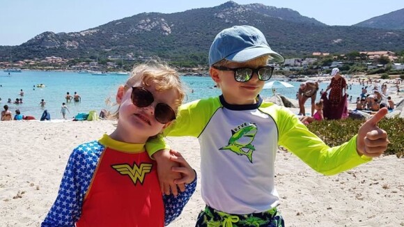 Charlene de Monaco : Jacques et Gabriella, lookés à la plage, profitent