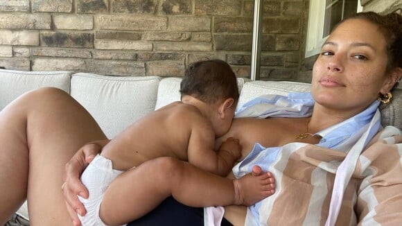 Ashley Graham pose nue avec son fils : vergetures, poids... son "nouveau corps"