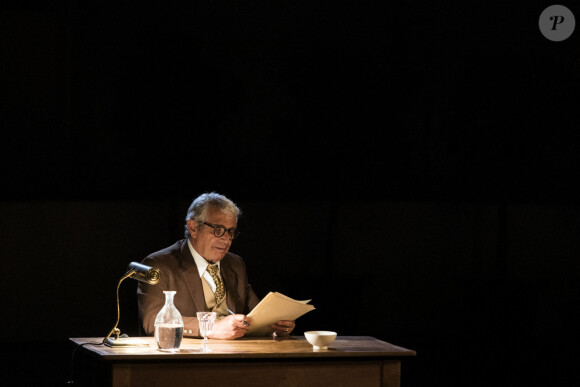 Michel Boujenah Spectacle "Inconnu À Cette Adresse" de K.Taylor, mise en scène par D.de Malherbe M.Boujenah et C.Berling reprennent ce spectacle de lecture théâtralisée des dix-neuf lettres du chef d'oeuvre de Kressmann Taylor. © Cyril Bruneau / Festival de Ramatuelle / Bestimage