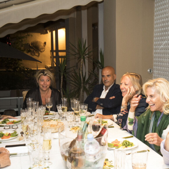 Dîner chez la famille Vranken après le spectacle - Jamie McCourt, Ambassadrice des États-Unis en France et à Monaco, Sophie Cluzel, Secrétaire d'État chargée des Personnes handicapées Spectacle "Inconnu À Cette Adresse" de K.Taylor, mise en scène par D.de Malherbe M.Boujenah et C.Berling reprennent ce spectacle de lecture théâtralisée des dix-neuf lettres du chef d'oeuvre de Kressmann Taylor. © Cyril Bruneau / Festival de Ramatuelle / Bestimage